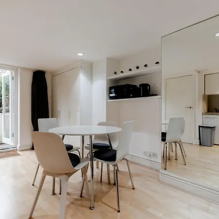 Fairhazel Gardens Studios London Room photo