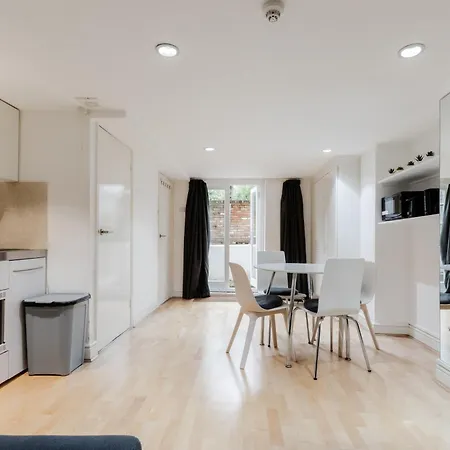 Fairhazel Gardens Studios London Room photo