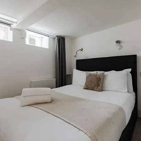 Fairhazel Gardens Studios London Room photo