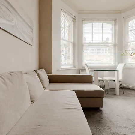Fairhazel Gardens Studios London Room photo