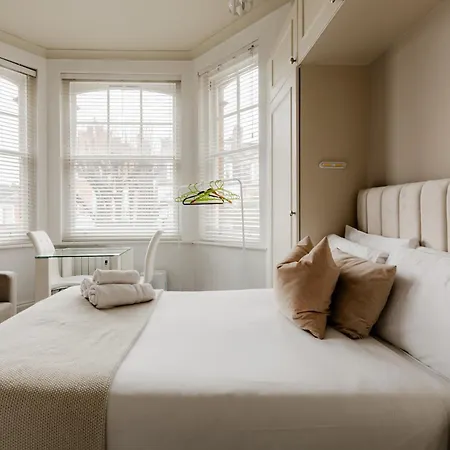 Fairhazel Gardens Studios London Room photo