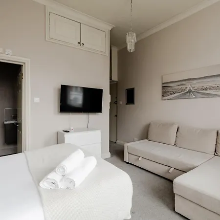 Fairhazel Gardens Studios London Room photo