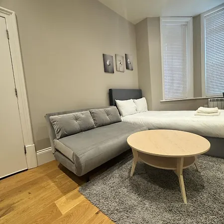Fairhazel Gardens Studios London Room photo