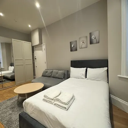 Fairhazel Gardens Studios London Room photo